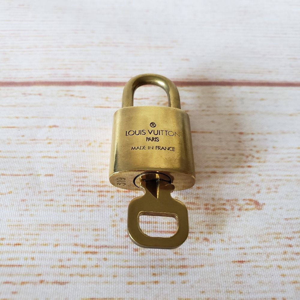Authentic Louis Vuitton #319 Lock and Key Set Brass 300 Series Padlock - Picture 6 of 8